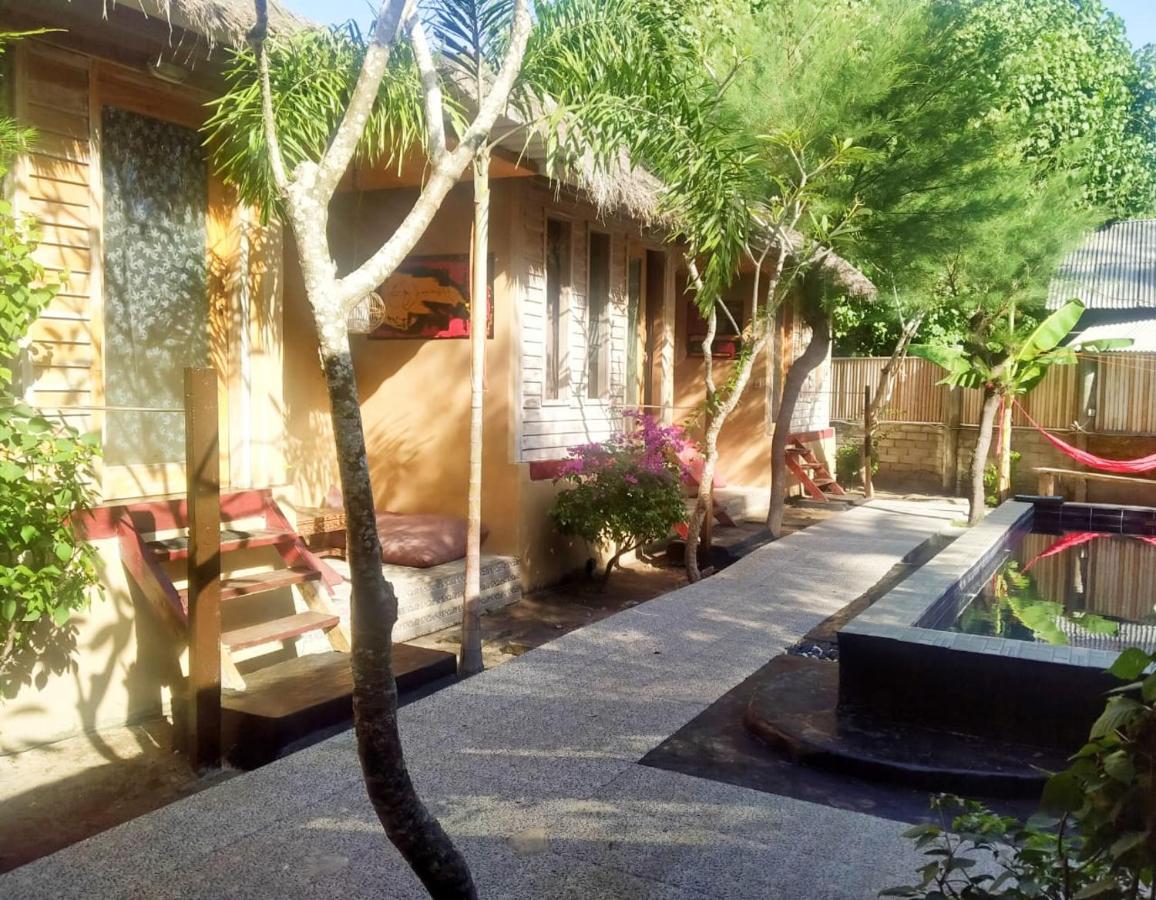 The Huts Villa Gili Trawangan Exterior photo