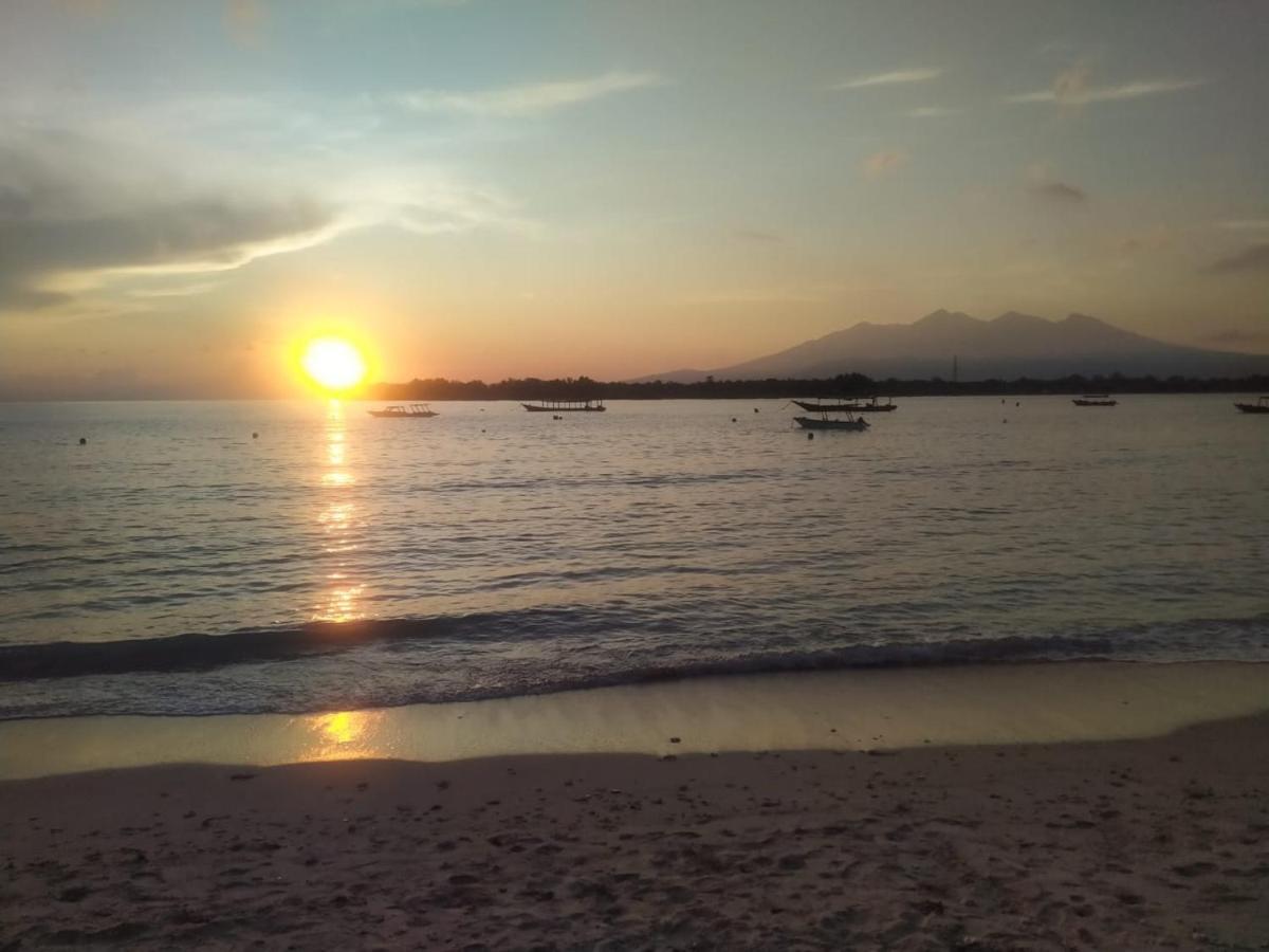 The Huts Villa Gili Trawangan Exterior photo