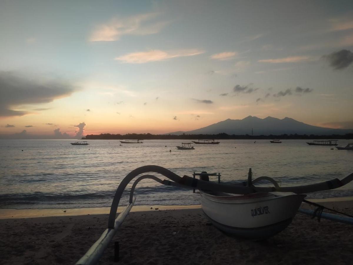 The Huts Villa Gili Trawangan Exterior photo